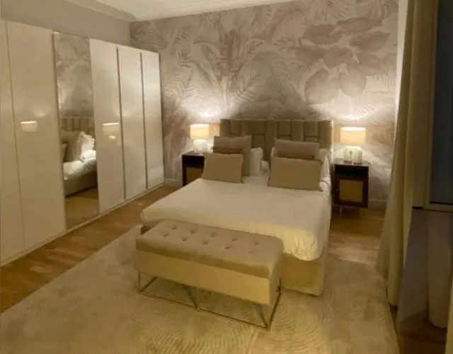 Апартаменты 200m From The Station Deluxe Boho Oasis *