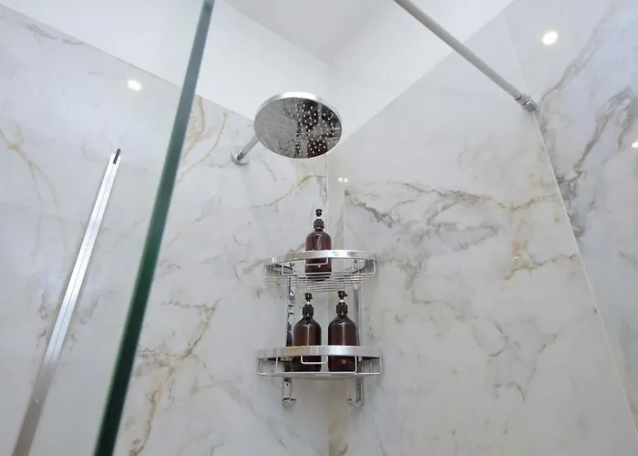 200m From The Station Deluxe Boho Oasis Апартаменты Рим