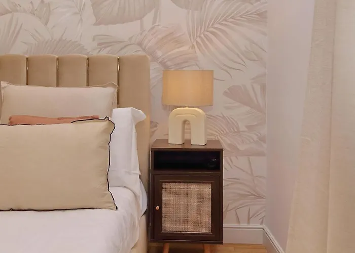 200m From The Station Deluxe Boho Oasis Апартаменты