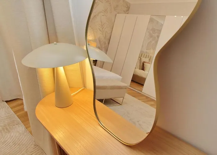 Апартаменты 200m From The Station Deluxe Boho Oasis *