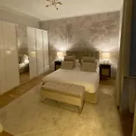 Апартаменты 200m From The Station Deluxe Boho Oasis *