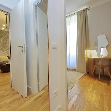 דירה 200m From The Station Deluxe Boho Oasis *
